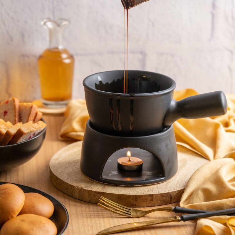 ceramic fondue pot in black color with tea light